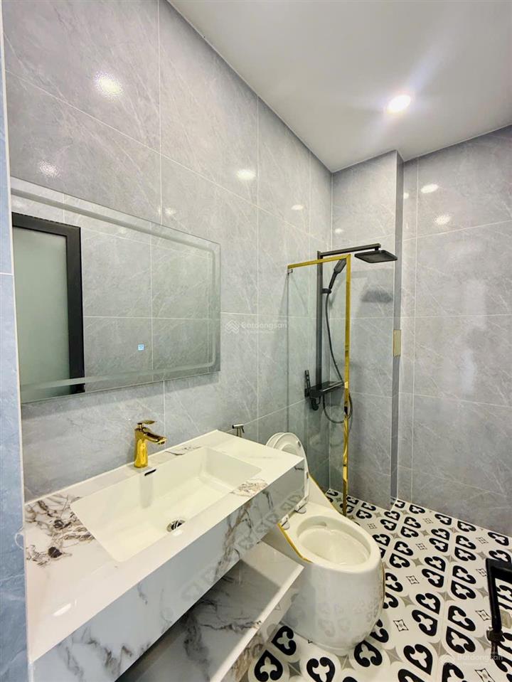 Bán nhà thạnh lộc 19, nhà mới xây đẹp 1 lửng 3 lầu, xe hơi đỗ cửa, gần sát bên chợ cầu đồng