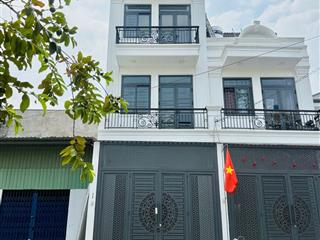 Căn nhà xây kiên cố giá rẻ 1 trệt 2 lầu 4pn hẻm xe ô tô chỉ 4 tỷ550 tl