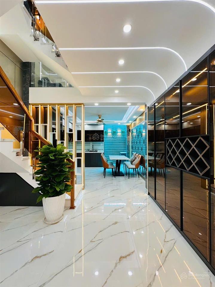 Bán nhà lửng 3 lầu có gara ô tô, phòng tắm xông hơi hẻm ô tô rộng rãi chỉ 6.3 tỷ