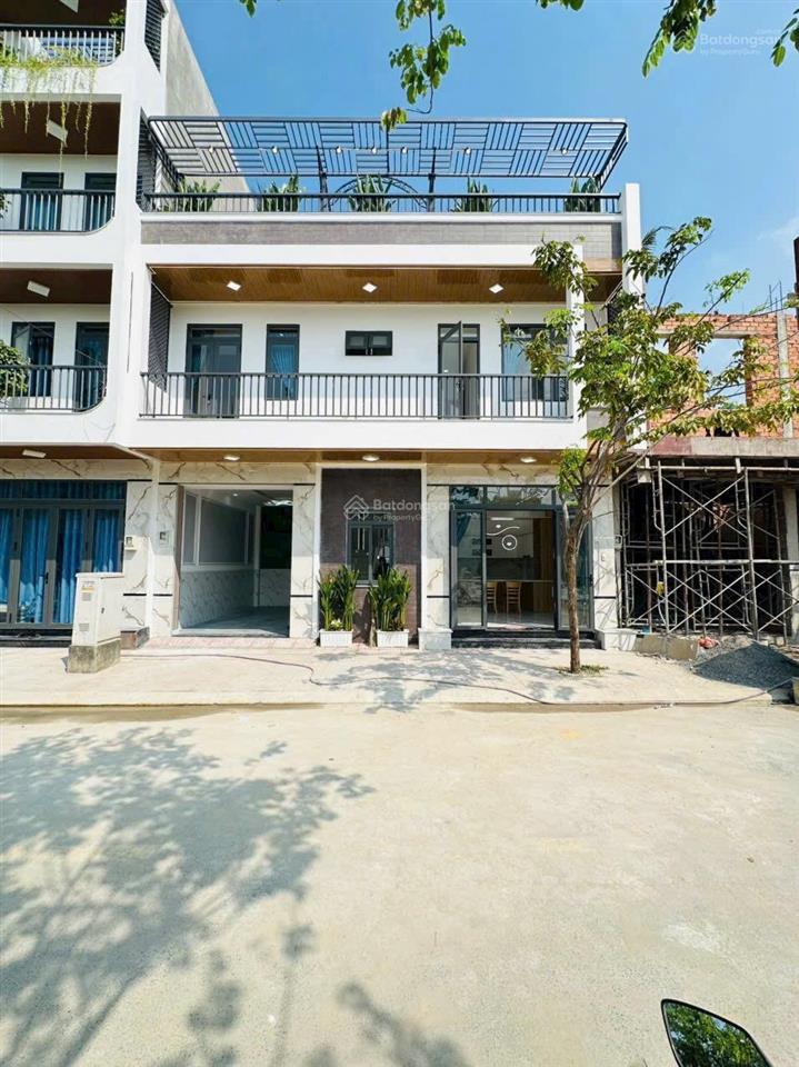 Bán nhà 1 trệt 1 lầu đường rộng 10m có gara ô tô, sân thượng rộng rãi chỉ hơn 4 tỷ