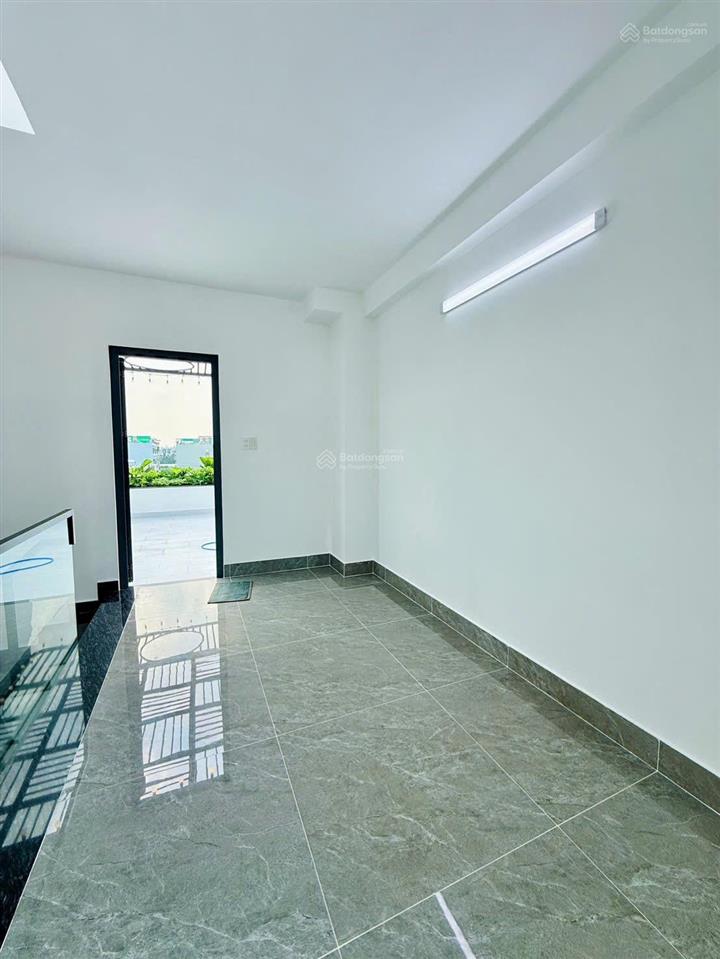 Bán nhà 1 trệt, 1 lửng 2 lầu, 1 tum, 4pn có garage, phòng thờ ngay gần cv nước phương đông chỉ 6 tỷ