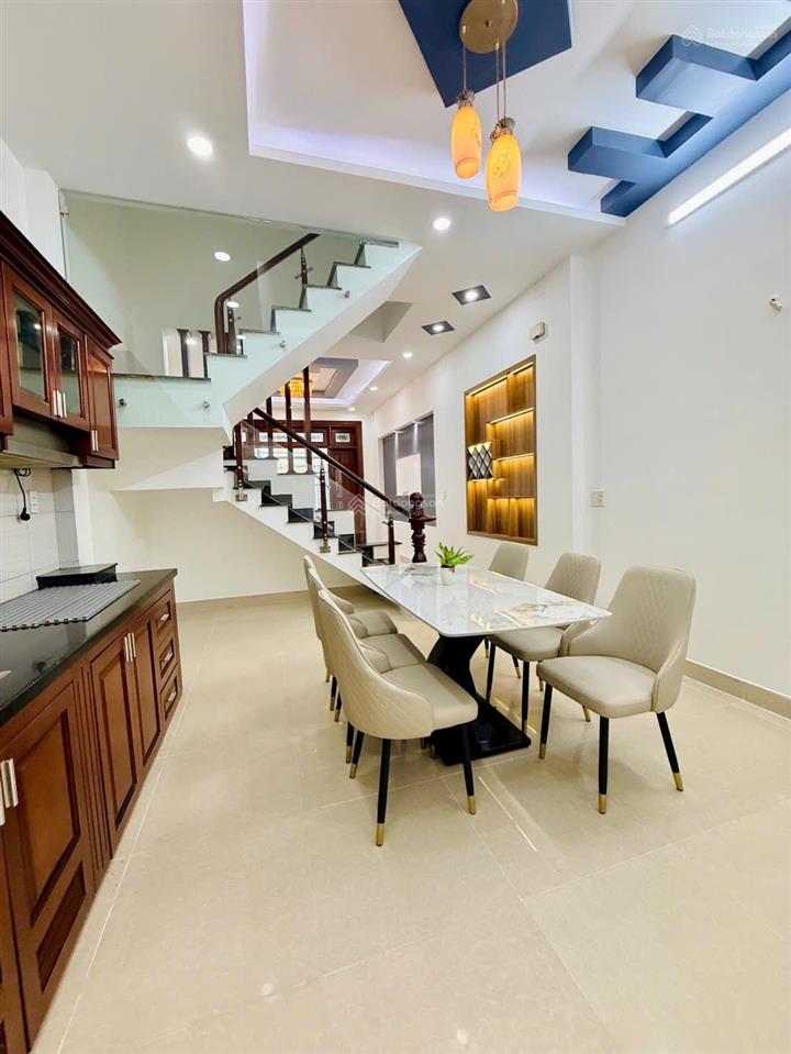 Bán nhà ngay gần chợ thạnh xuân hẻm xe hơi 1 trệt 2 lầu 3pn sân để xe hơi chỉ nhỉnh 4 tỷ