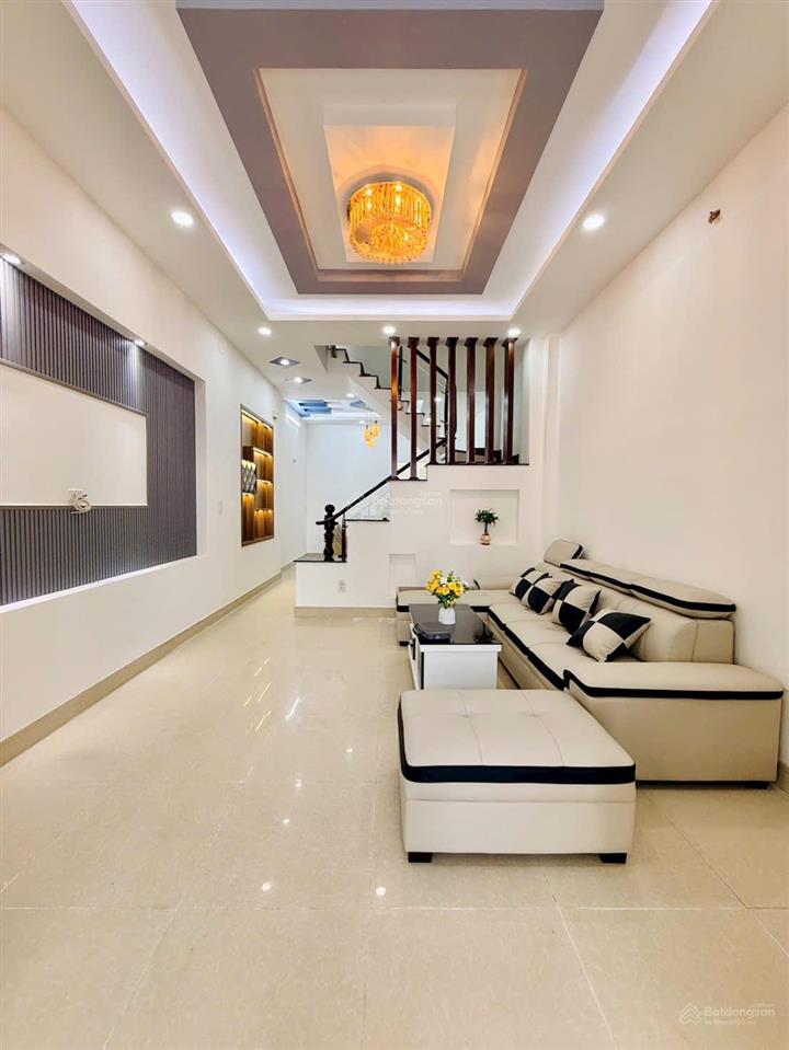 Bán nhà ngay gần chợ thạnh xuân hẻm xe hơi 1 trệt 2 lầu 3pn sân để xe hơi chỉ nhỉnh 4 tỷ