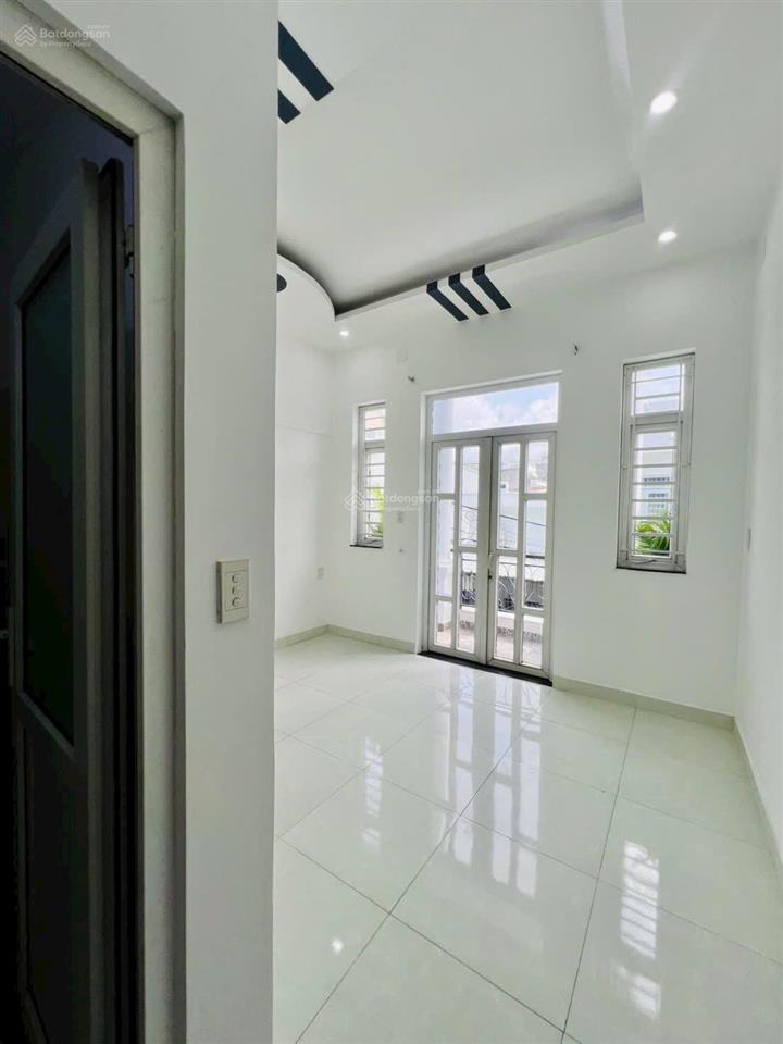 Bán nhà ngay gần chợ thạnh xuân hẻm xe hơi 1 trệt 2 lầu 3pn sân để xe hơi chỉ nhỉnh 4 tỷ