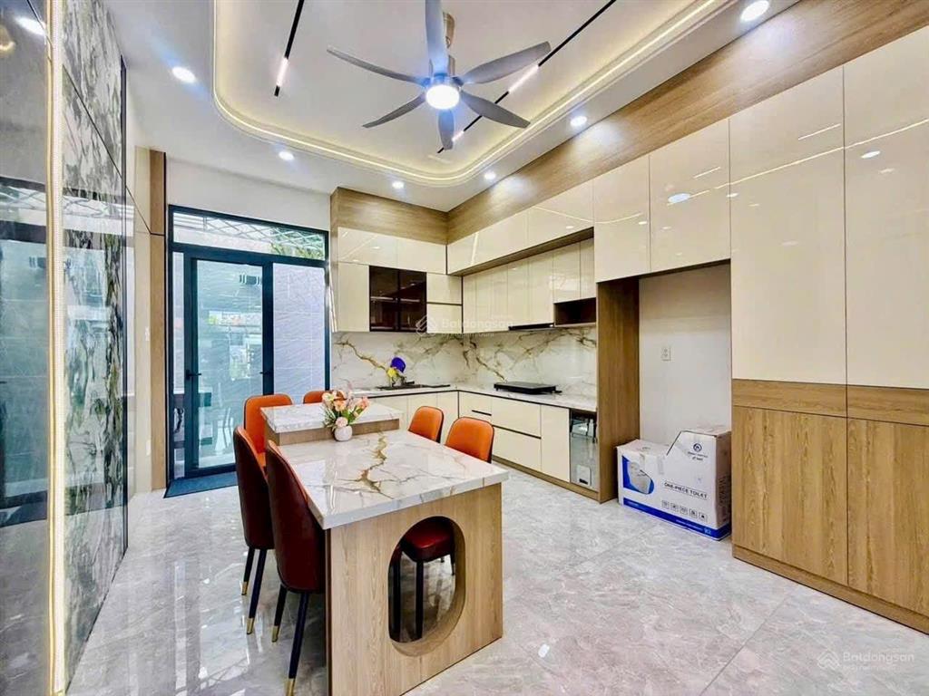 Bán nhà 1 trệt 2 lầu (4mx18m) 3 pn, gần chợ đường xe hơi 7m chỉ 5,2 tỷ