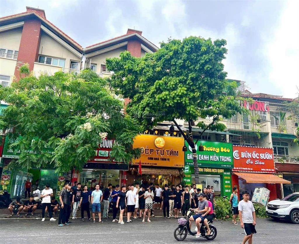 Cho thuê thẳng mặt phố tại trung hoà  khu vực cực sầm uất từ sáng đến tối