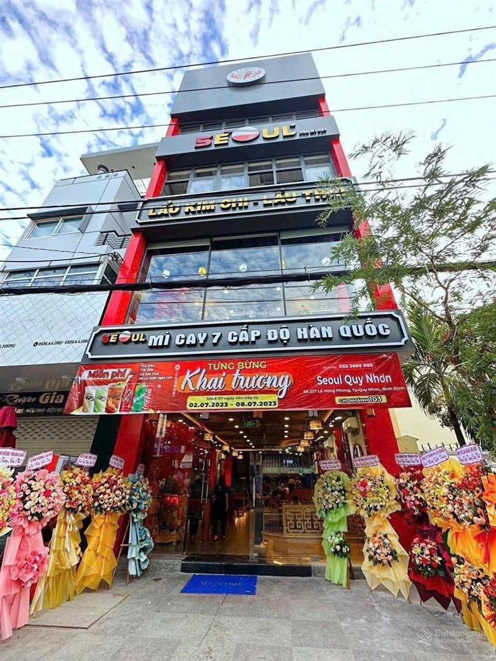 Nhà mặt phố tại khu vực cực đông nguỵ như kon tum bao quanh chục toà chung cư vô cùng sầm uất
