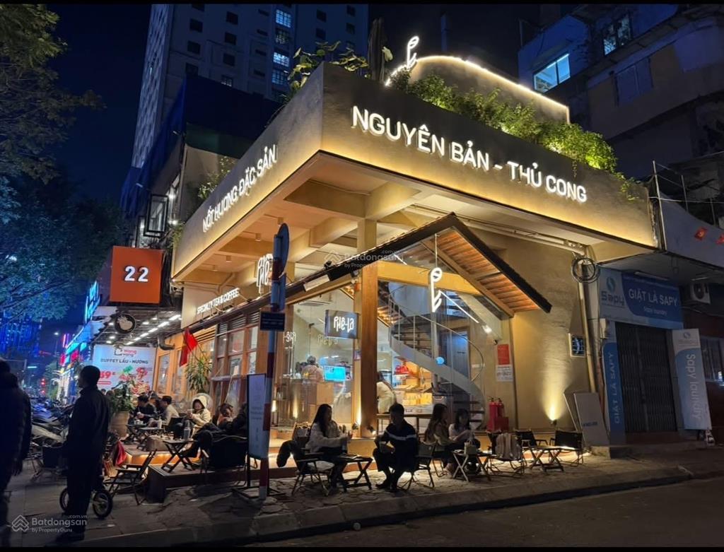 Cho thuê thẳng tại con phố trần kim xuyến 300m2 đất lô góc cực vip siêu hiếm sát chung cư