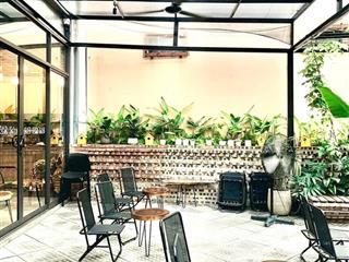 Cho thuê biệt thự sân vườn 240m2 x 3,5 tầng mặt tiền 12m cực đẹp, ô tô xe máy để thoải mái