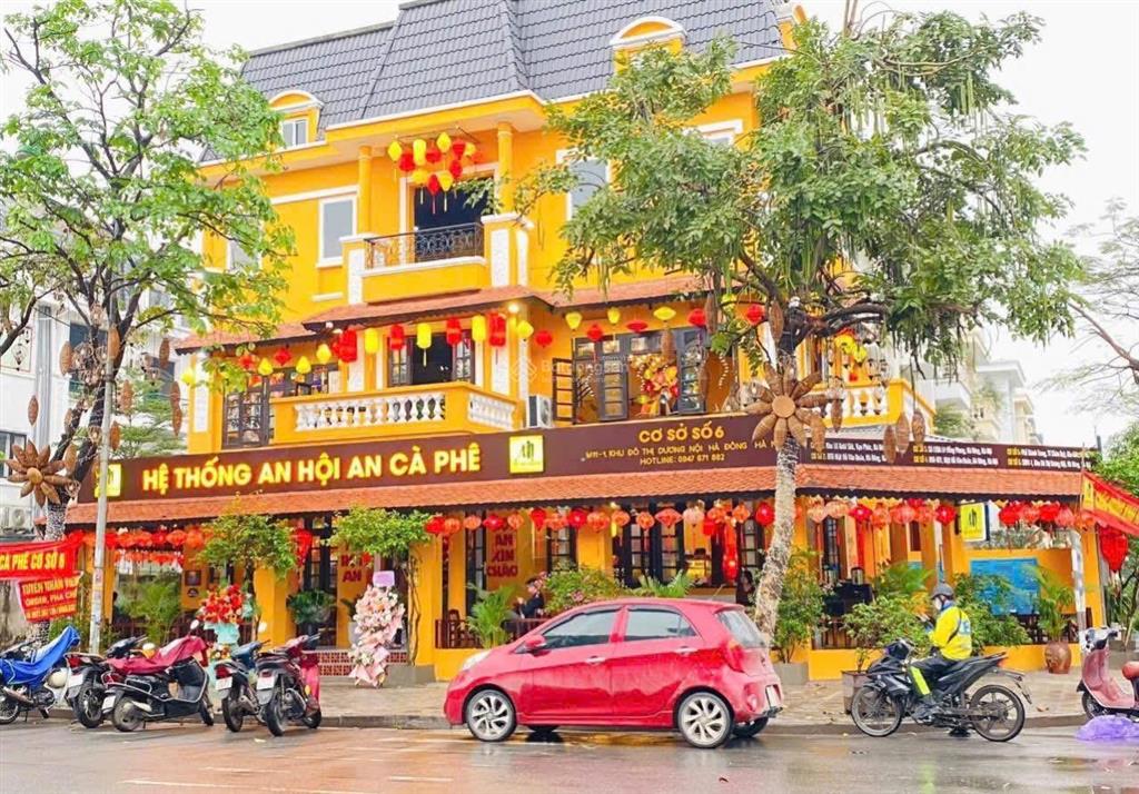 Cho thuê biệt thự sân vườn tại linh đàm  đất 250m2 xây dựng 150m2 x 4 tầng mặt tiền 10m