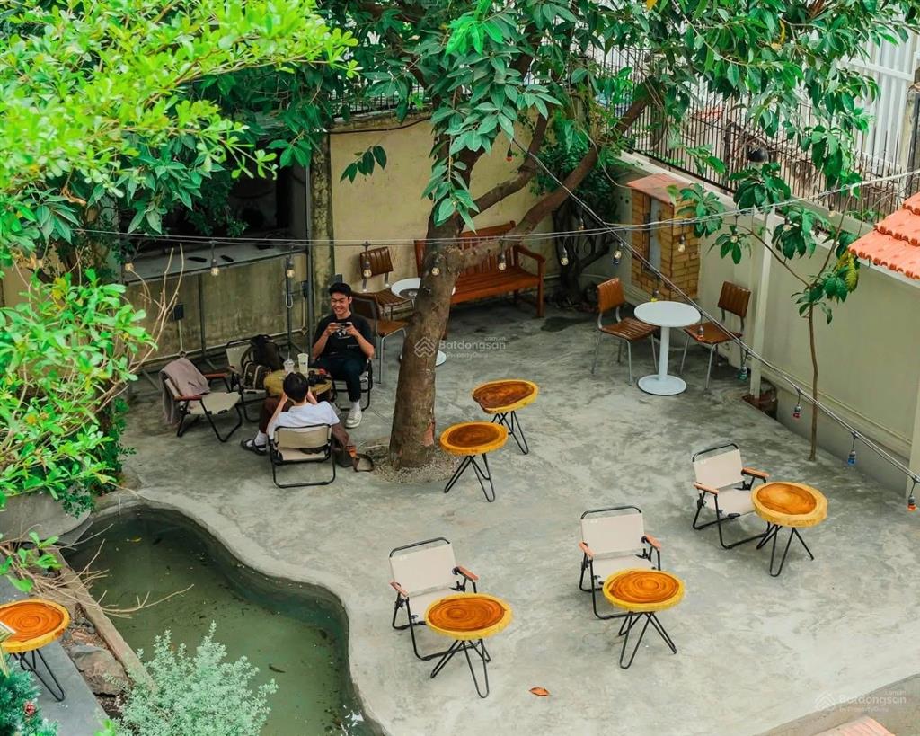 Cho thuê biệt thự tại trần quốc hoàn cực đẹp có thang máy đất 300m2 xây dựng 120m2 x 4 tầng mt 18m
