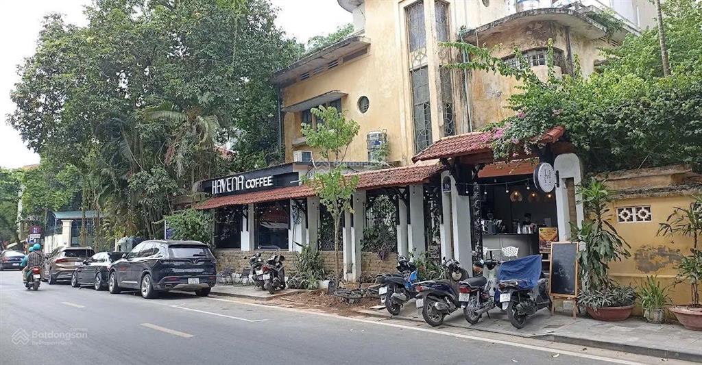 Cho thuê biệt thự tại trần quốc hoàn cực đẹp có thang máy đất 300m2 xây dựng 120m2 x 4 tầng mt 18m