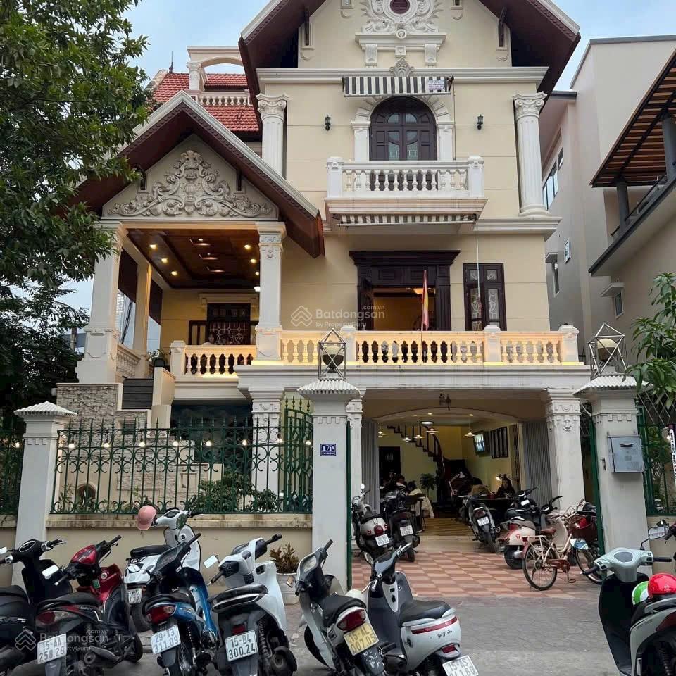 Cho thuê biệt thự sân vườn siêu rộng tại khu cầu giấy 400m2 đất cực hiếm  mặt tiền 20m cực đẹp