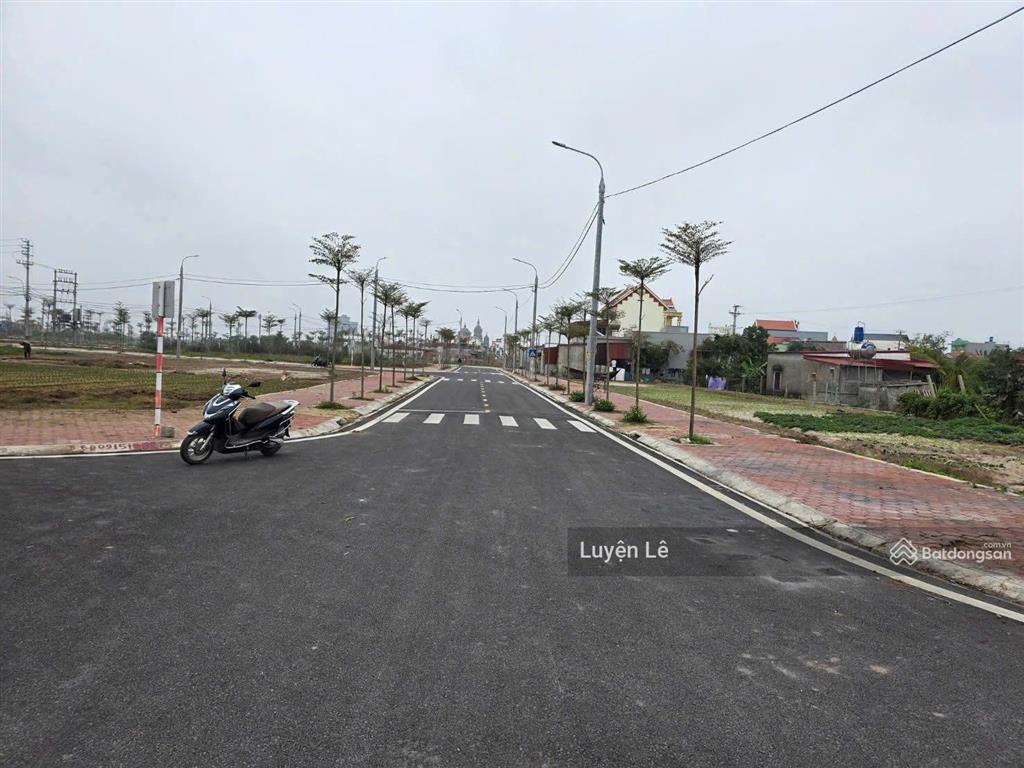 Em cần bán lô đất tại khu tái định cư hải xuân ninh bình  1tỷ550tr  sẵn sổ công chứng