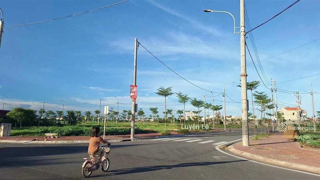 Em cần bán lô đất tại khu tái định cư hải xuân ninh bình  1tỷ550tr  sẵn sổ công chứng