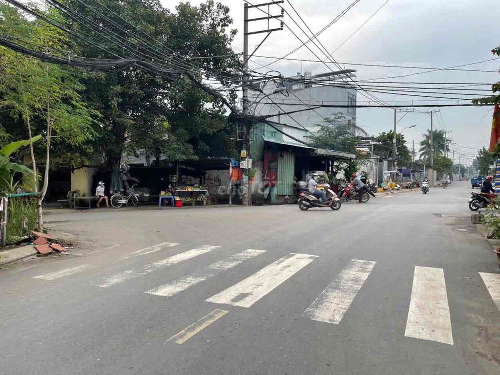 Nhà Apd 25 ngay ngã tư,công viên trước mặt, 2pn đối diện Đh Ntt 5,5tr