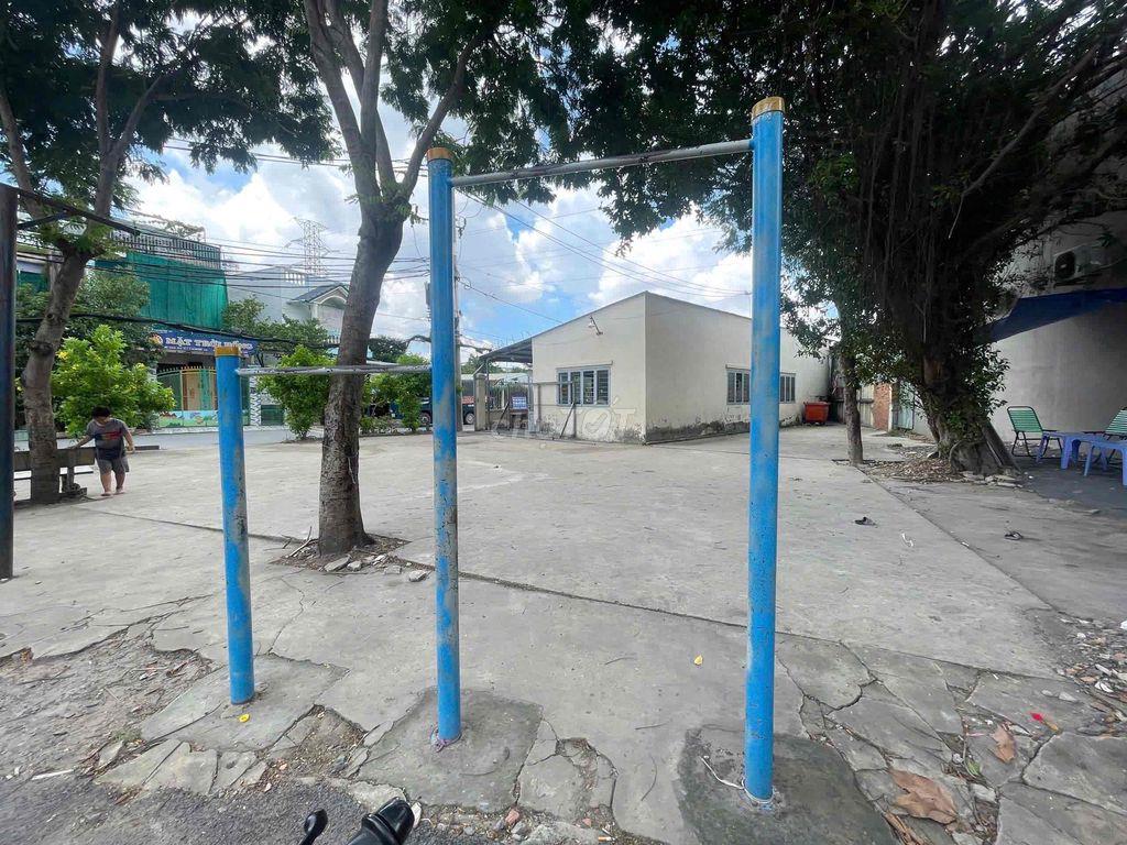 Nhà Apd 25 ngay ngã tư,công viên trước mặt, 2pn đối diện Đh Ntt 5,5tr