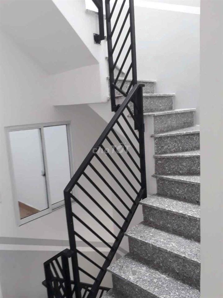 Nhà 2 lầu, 4 pn, 3wc, gần sông sài gòn mát quanh năm-7,9tr