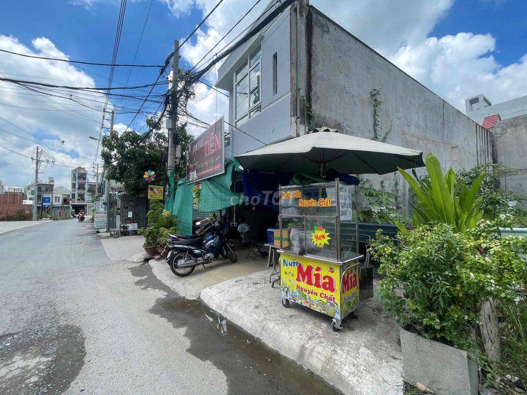 ĐẤT MT TX38 ngay ngã tư , trước mặt là bãi sạc VIN, kinh doanh cafe ok
