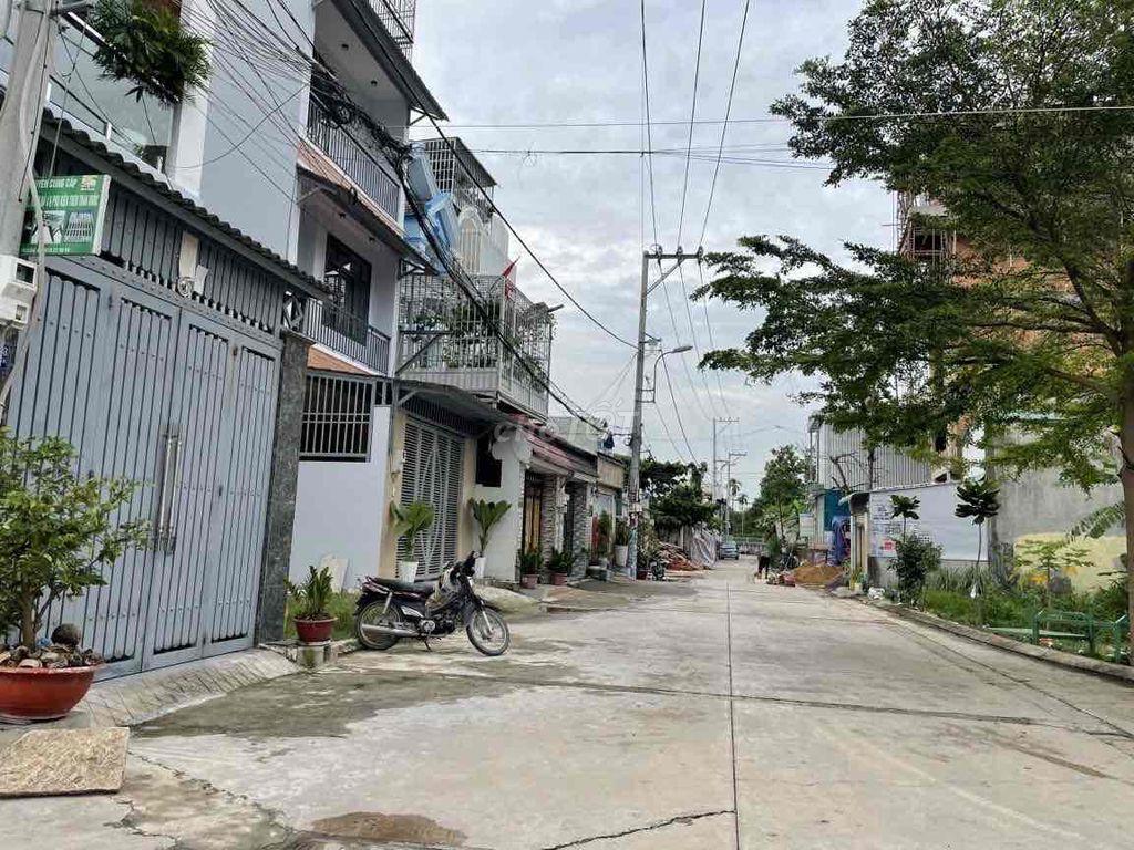 ĐẤT THẠNH LỘC 40, NGAY CỔNG TRƯỜNG HỌC TRẦN CAO VÂN-đường thông 7m