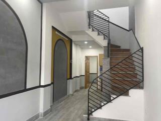 nhà 3 pn nguyên căn ,45m2 đất,6,5tr