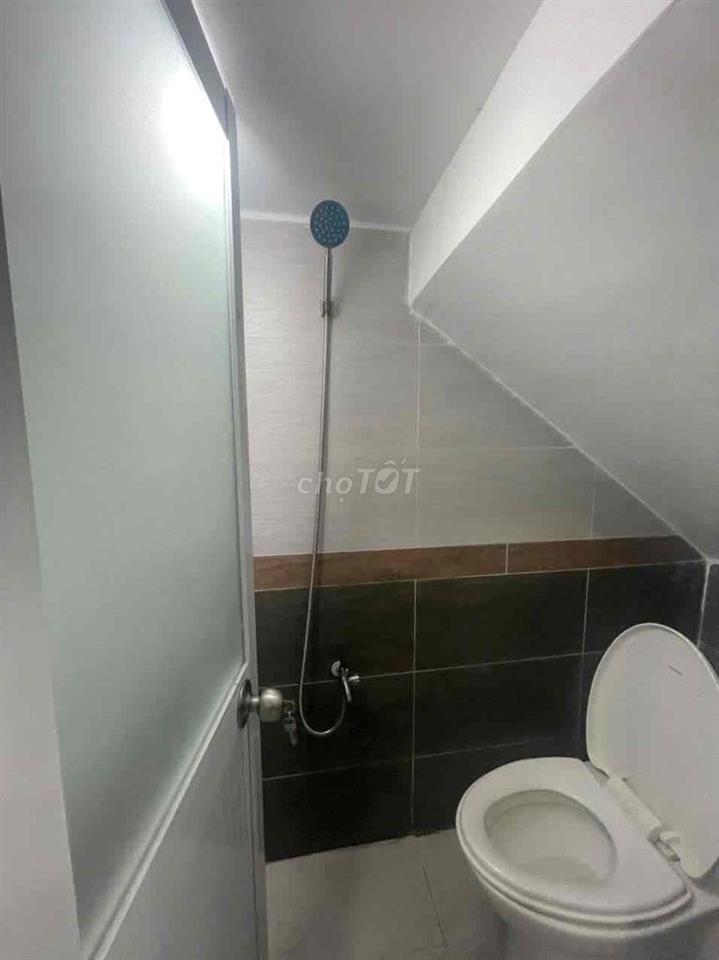 nhà 3 pn nguyên căn ,45m2 đất,6,5tr