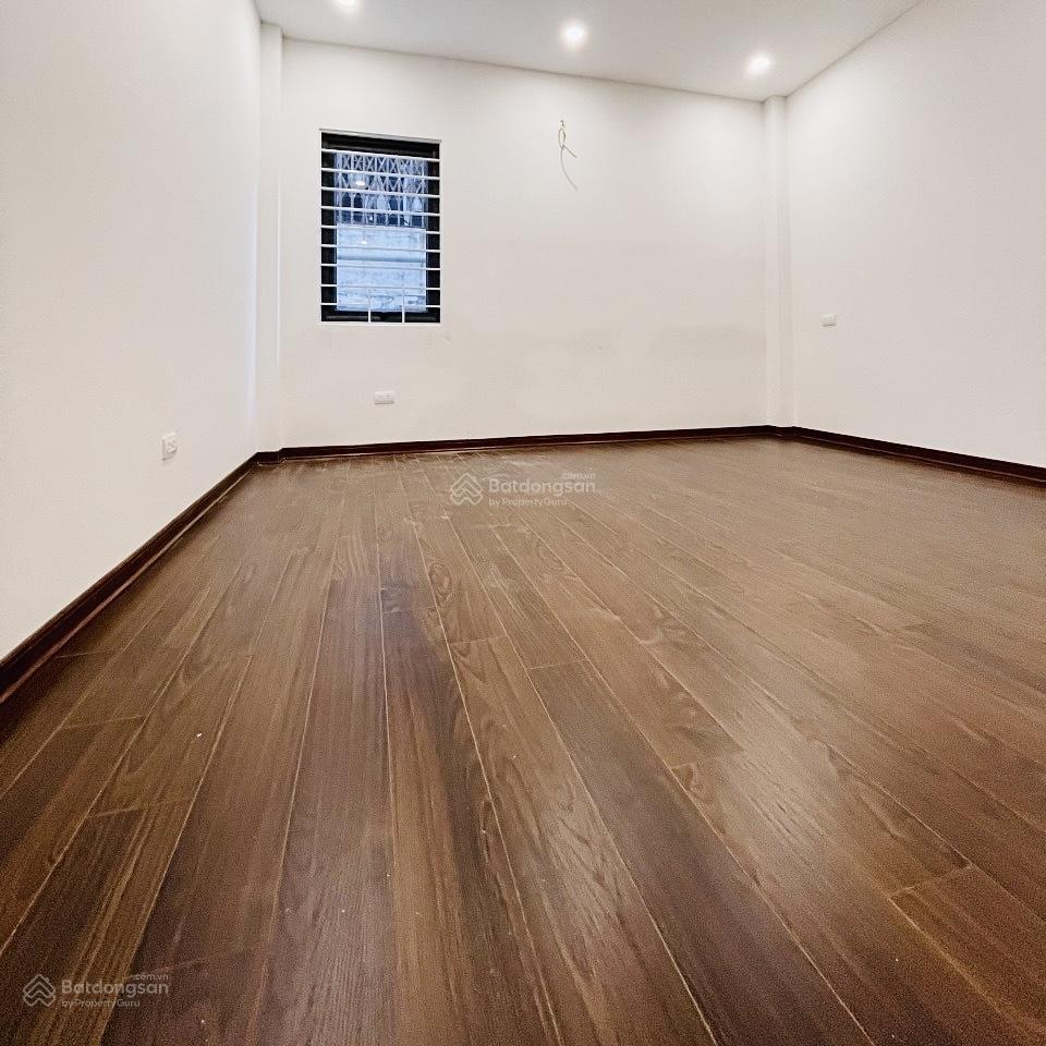 Chính chủ nhờ bán nhà nguyễn văn cừ. 5 tầng dt 44m2, rộng 4.2m. trung tâm, gần bãi đỗ xe. 10.5 tỷ