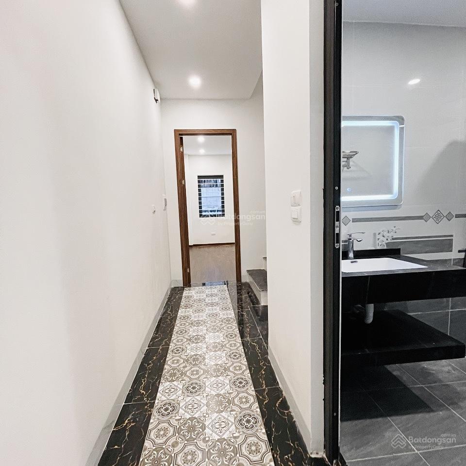 Chính chủ nhờ bán nhà nguyễn văn cừ. 5 tầng dt 44m2, rộng 4.2m. trung tâm, gần bãi đỗ xe. 10.5 tỷ