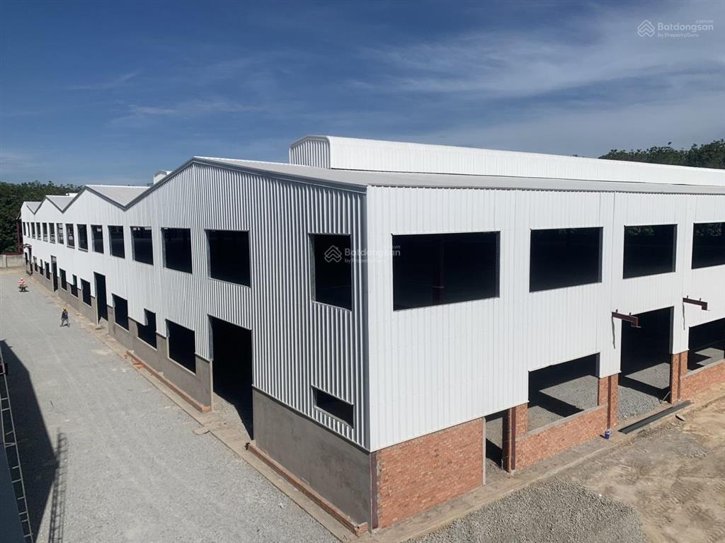 Bán xưởng 2.350m2 tân phước khánh, ngã tư miếu ông cù, ngang 30m thuê 120tr/tháng tân uyên chỉ 27tỷ