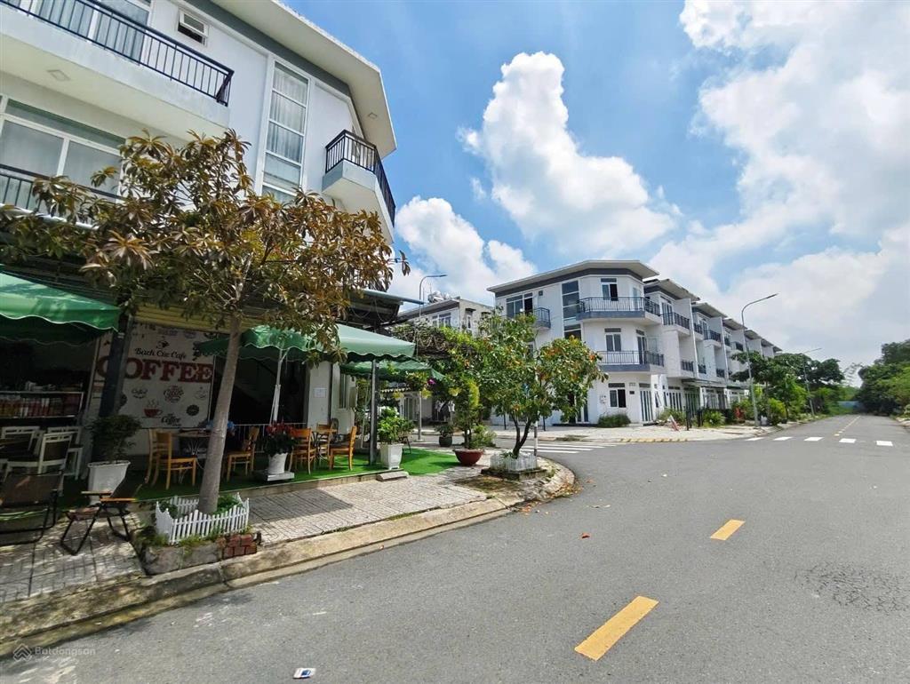 Giá 1,9 tỷ/căn 1 trệt 2 lầu. mua trực tiếp cđt trần anh. thanh toán nhiều đợt dễ thở. miễn pql