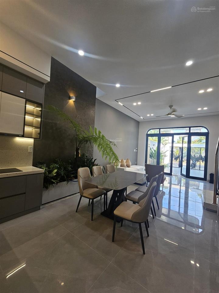 Cực hot cực rẻ, nhà 2 tầng x 100m2 đường 7.5m thông thẳng ra biển
