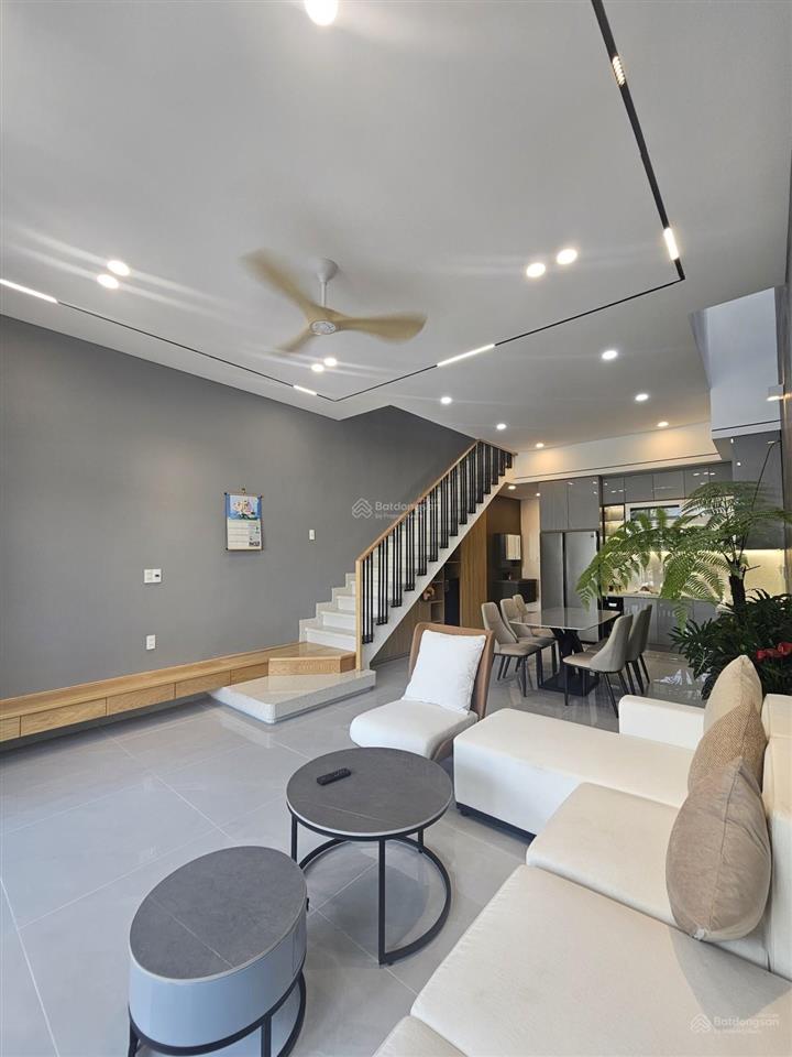 Cực hot cực rẻ, nhà 2 tầng x 100m2 đường 7.5m thông thẳng ra biển