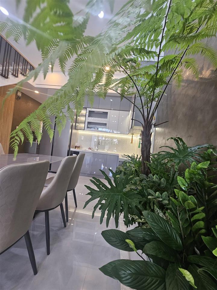Cực hot cực rẻ, nhà 2 tầng x 100m2 đường 7.5m thông thẳng ra biển