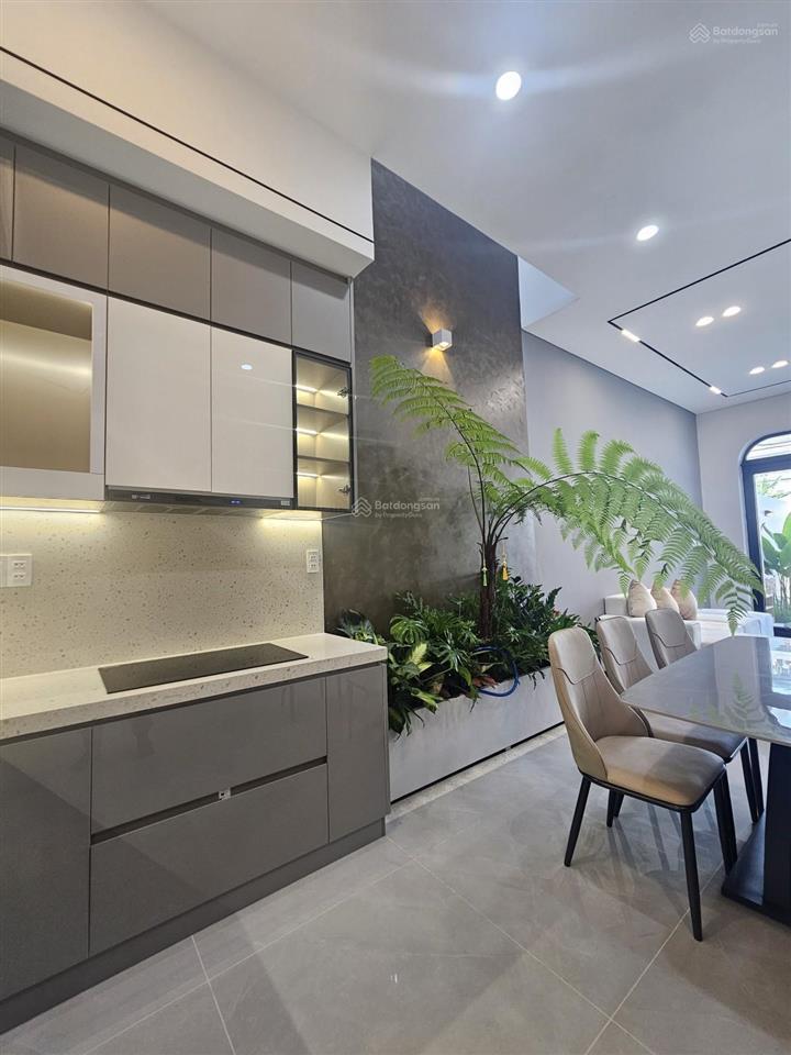 Cực hot cực rẻ, nhà 2 tầng x 100m2 đường 7.5m thông thẳng ra biển