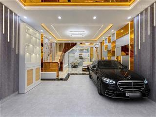 Nhà mới 3 tầng ở ngay. hẻm xe hơi.