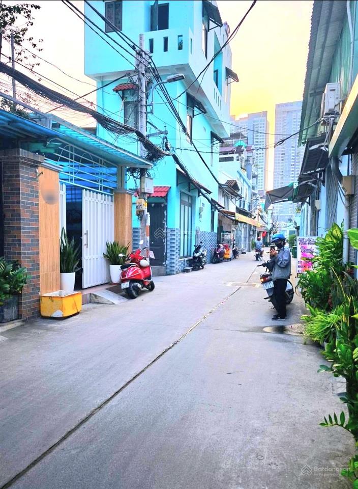 Nhà 4 tầng hẻm xe hơi gần mặt tiền huỳnh tấn phát.