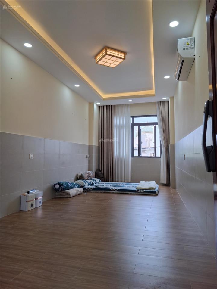 Nhà mới ở ngay. căn góc thoáng.