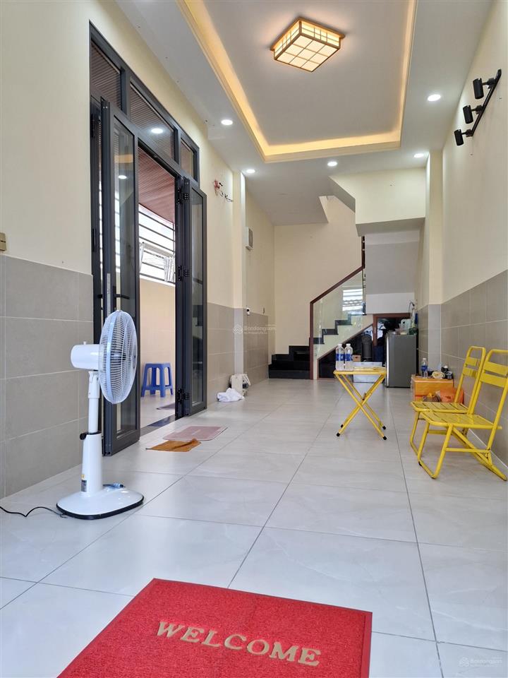Nhà mới ở ngay. căn góc thoáng.