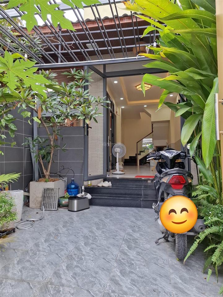 Nhà mới ở ngay. căn góc thoáng.