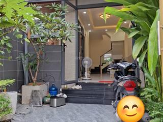 Nhà mới ở ngay. căn góc thoáng.