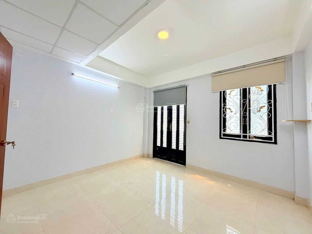 Nhà đẹp phan đình phùng  hơn 40m2  4 tầng btct  ngay ngã tư phú nhuận  chỉ 6.x tỷ