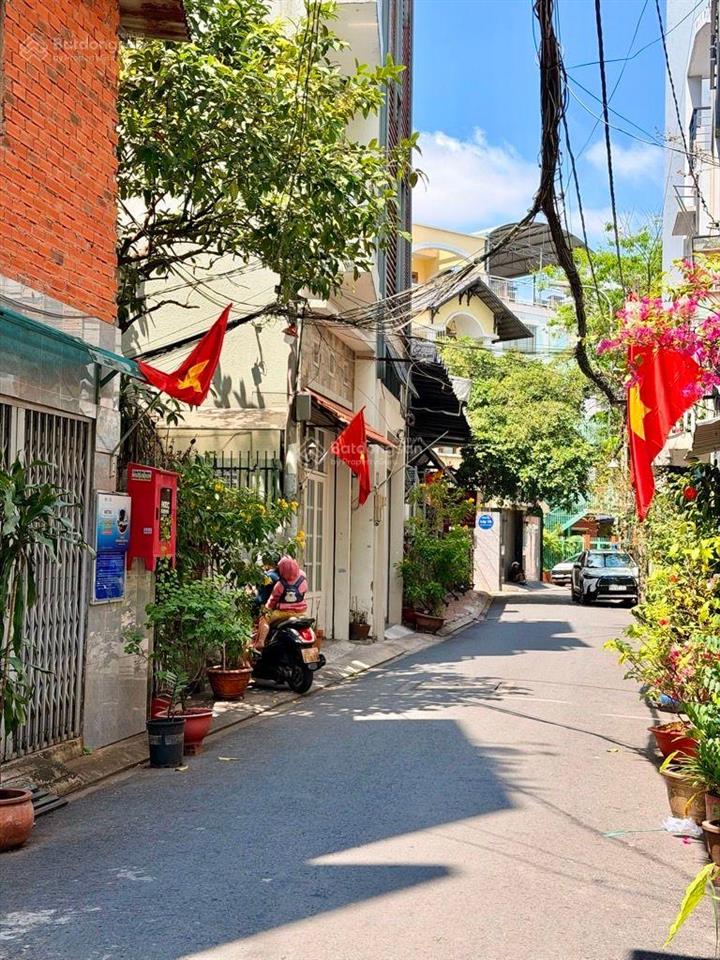 Nhà đẹp phan đình phùng  hơn 40m2  4 tầng btct  ngay ngã tư phú nhuận  chỉ 6.x tỷ