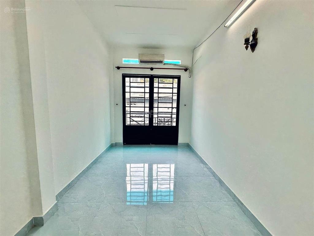 Nhà đẹp ngay vincom quang trung  40m2  ngang 5 rộng rãi  lô góc thoáng mát  gò vấp .