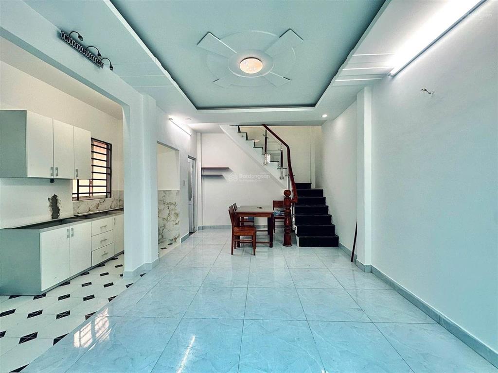 Nhà đẹp ngay vincom quang trung  40m2  ngang 5 rộng rãi  lô góc thoáng mát  gò vấp .