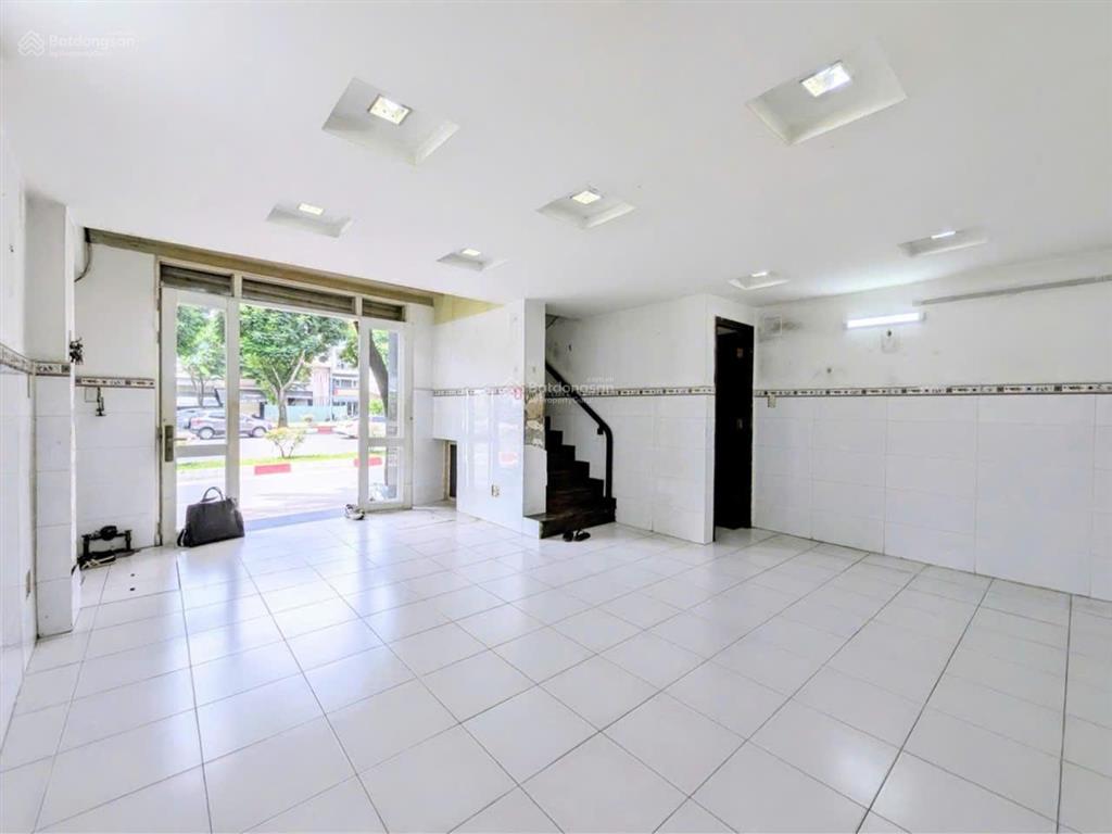 Nhà đẹp mặt tiền phạm văn đồng  6 tầng btct  5' sân bay  kd đa ngành  gò vấp  bớt lộc .