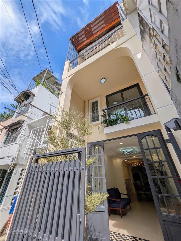Nhà đẹp nguyễn kiệm  gần ngã 4 phú nhuận  40m2  10' sân bay, q1, q3  sát hẻm xe hơi  bớt lộc