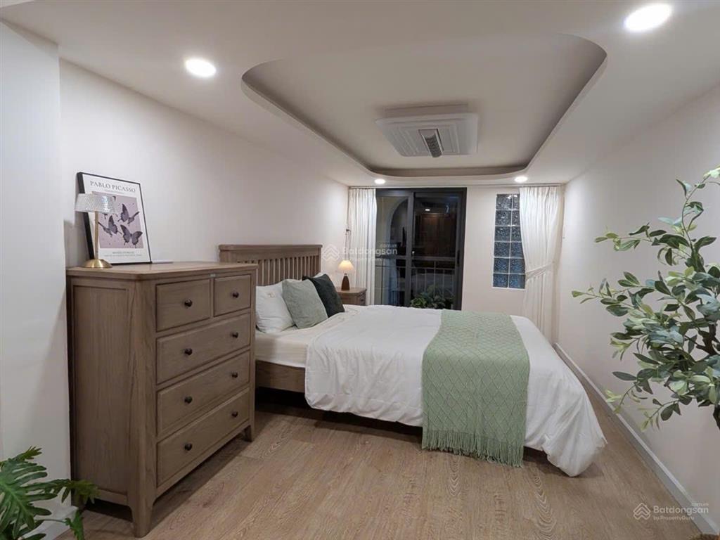 Nhà đẹp nguyễn kiệm  gần ngã 4 phú nhuận  40m2  10' sân bay, q1, q3  sát hẻm xe hơi  bớt lộc