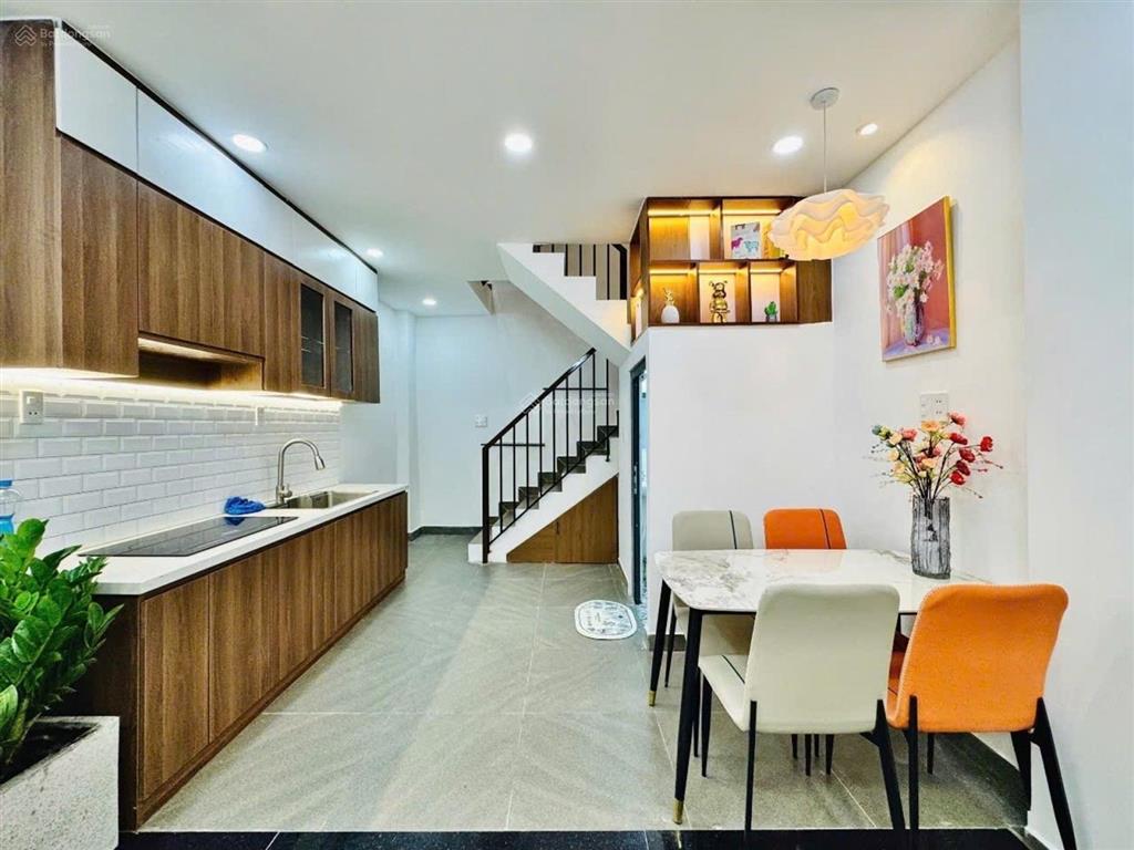 Nhà đẹp bình thạnh  gần cầu bông  sát phan xích long  30m2  3tầng  xe hơi tận cửa  chỉ 5.x ty