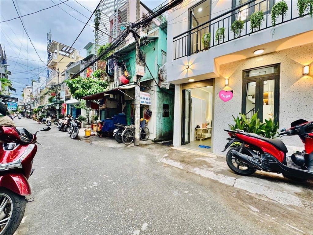 Nhà đẹp bình thạnh  gần cầu bông  sát phan xích long  30m2  3tầng  xe hơi tận cửa  chỉ 5.x ty