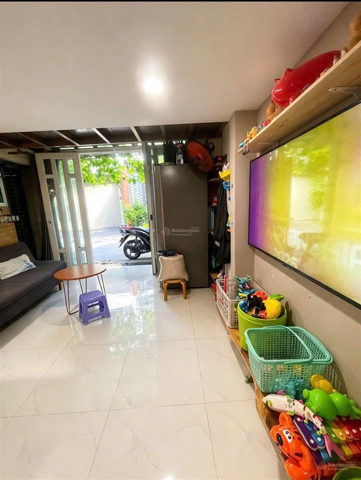 Nhà đẹp lê văn sỹ  3 tầng btct  32m2  xe hơi tận cửa  q3 sát q1  chỉ nhỉnh 7 tỷ.